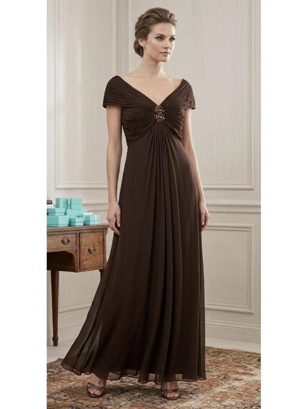 Tadashi Shoji Elegant Black Evening Gown with Embellished Detail